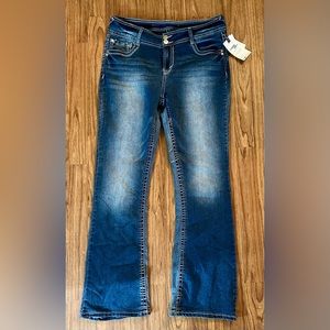 WallFlower Women's Luscious Curvy Bootcut Mid-Rise Jeans Size 13 Regular NWT